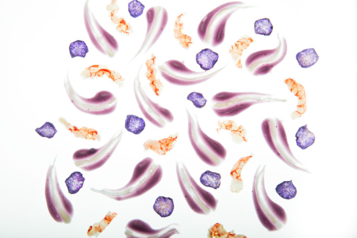 Matteo Marioli Foodphotography Brescia Studio di forme e colori di patata viola, gambero rosso e Franciacorta Chef Cerveni
